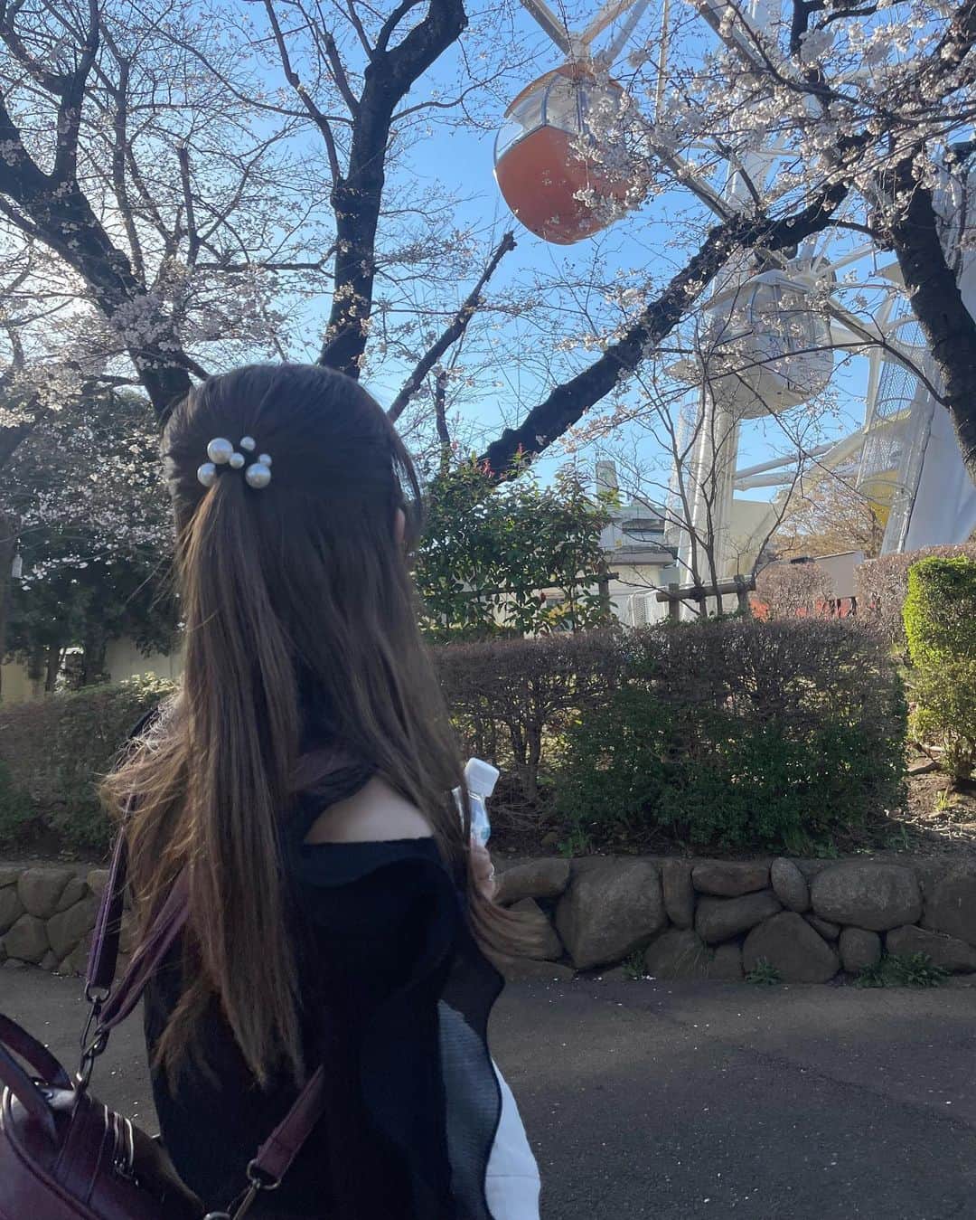 松川星さんのインスタグラム写真 - (松川星Instagram)「⁡ 年に一度は必ず行く だいすきな遊園地 🎡🌭 ⁡ そしてゆいさんに 眉毛整えてもらいました…♡」3月30日 19時24分 - akarin__rin