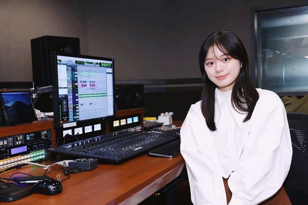 紺野彩夏のインスタグラム：「BSテレ東 情報ドキュメンタリー番組 「THE！名門校 日本全国すごい学校名鑑」のナレーションを務めさせていただくことになりました☺︎ 毎週土曜日午前10:30〜です！ ぜひご覧ください〜！」