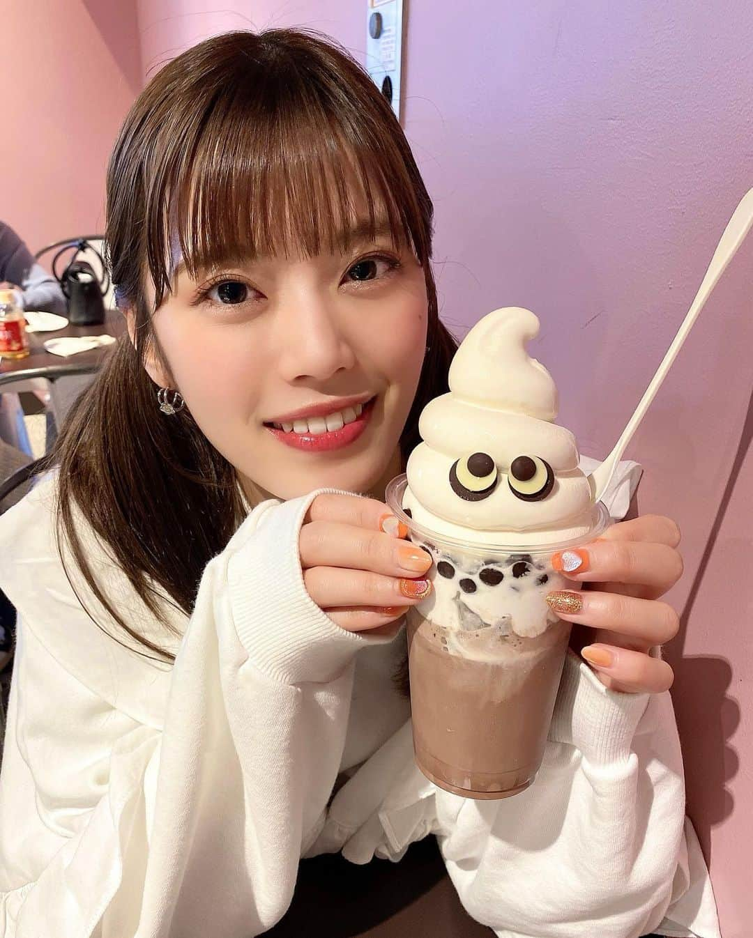 林茜実里さんのインスタグラム写真 - (林茜実里Instagram)「👀 : : 横浜チョコレートファクトリー&ミュージアム･:*+. : タピオカ入ってた♡  #横浜 #横浜食べ歩き #横浜チョコレートファクトリーアンドミュージアム」3月30日 19時27分 - amirihayashi_pimms