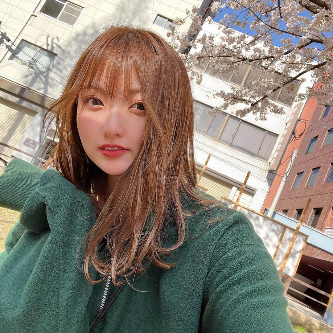 かやくまのインスタグラム：「カラーしてきた🐻 マジ髪伸びた！！！ いつもありがとう🔥🔥」