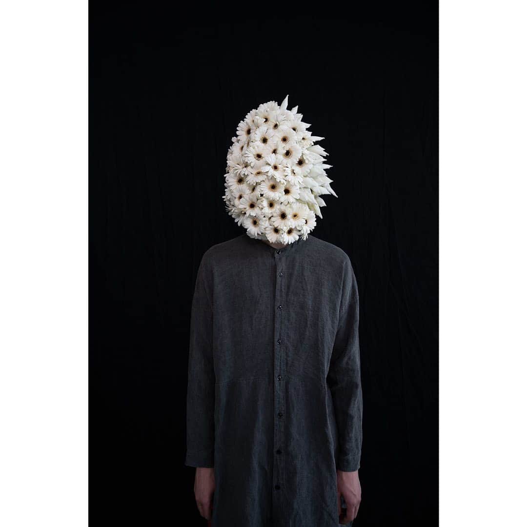 櫻田宗久のインスタグラム：「. GARMENT REPRODUCTION OF WORKERS  2023春夏のルックを撮影させて頂きました。 他にもたくさんありますので、ぜひ見てみてください。 @garmentreproduction  ↑のアカウントのプロフィールリンクからどうぞ。  http://garmentreproduction.com  Photographer : Munehisa Sakurada Photographer assistant : Eisuke Hasegawa Hair & Make-up : Hajime Ito (Crollar) Flower Architect : Genki Tanaka Flower Architect assistant : Rie Nogami Style coordination : Suiki Abe (CONFECTION) Web coding : Kosuke Shimizu General Direction : Takahiro Oda (CONFECTION) Models : Kirill 　　　　Iohany　 Special Thanks : Gonnosukezaka Studio」