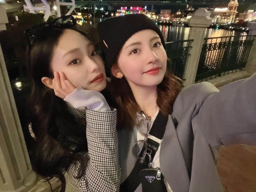 川西莉子のインスタグラム：「1日にユニバ行ったのに載せるタイミング失ってました🐰 あむこぱです🌙♡」
