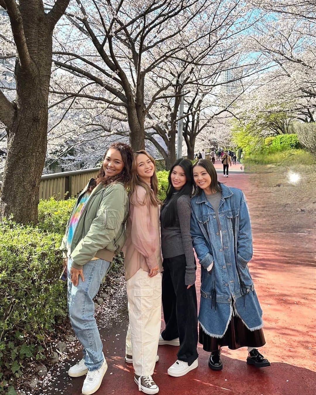 川本璃さんのインスタグラム写真 - (川本璃Instagram)「. 撮影の合間にお花見。 幸せでした🌸」3月30日 19時51分 - ruri_kawamoto_official