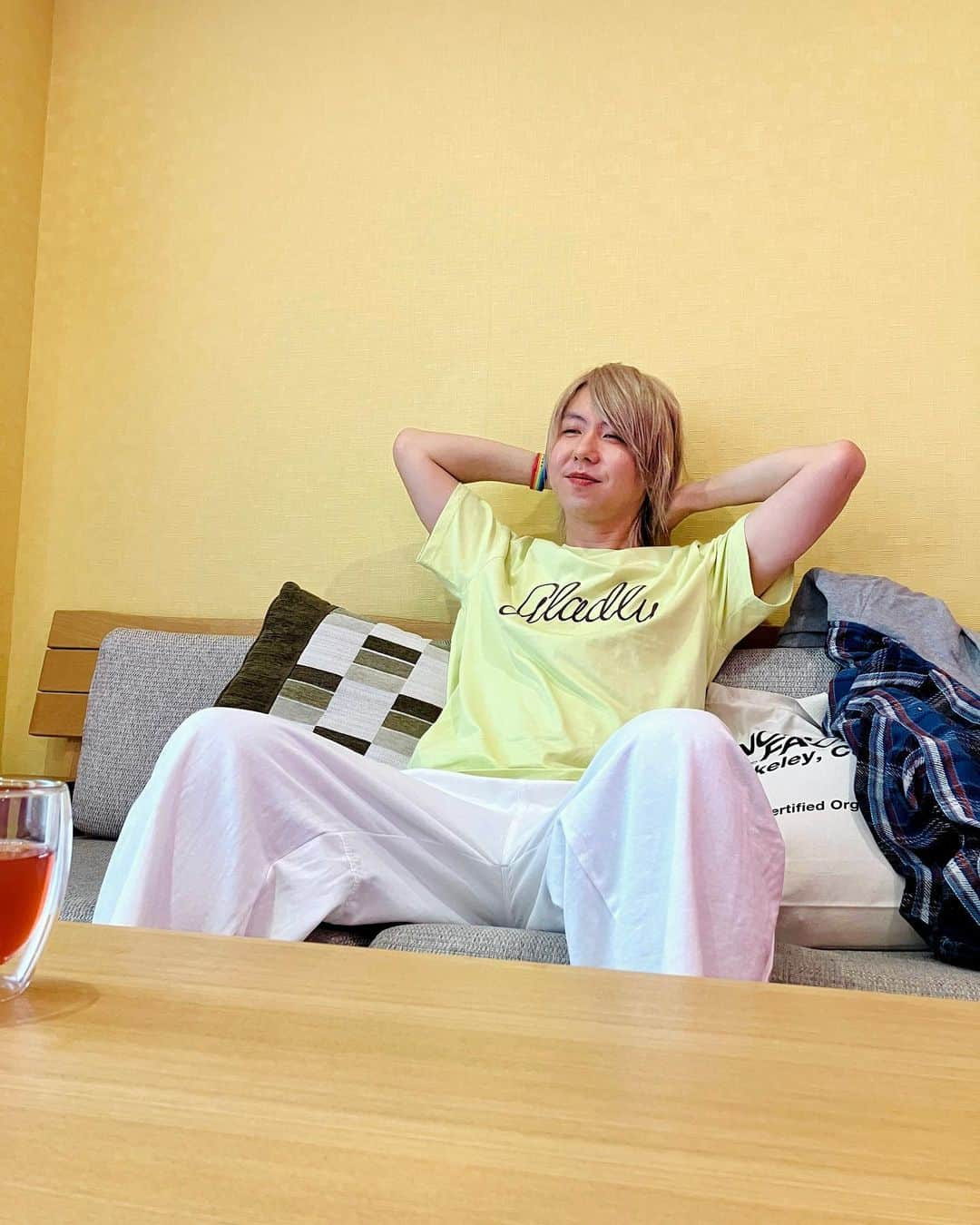 藤澤涼架のインスタグラム：「🍹☺️🛋」