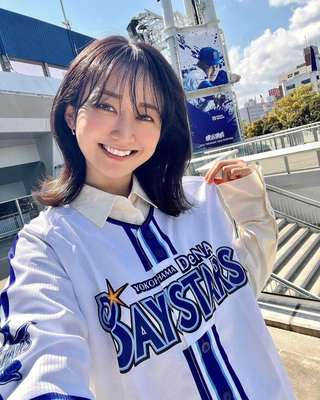 山吹香織のインスタグラム：「いよいよ明日開幕ーー⭐️⚾️ 新ユニ購入〜可愛い🥹💓 今シーズンもたくさん観戦行きたいな。。🤲🥳 ・ ・ ・ ・ ・ ・ #横浜頂戦  #デスターシャ  #開幕#横浜 #yokohama #ハマスタ #横浜スタジアム#横浜denaベイスターズ #baystars #ベイスターズ#baseball #スポーツ観戦  #野球観戦 #野球女子#ユニホーム #ユニホーム女子  #頑張れベイスターズ　 #今シーズン 楽しみ⭐️」