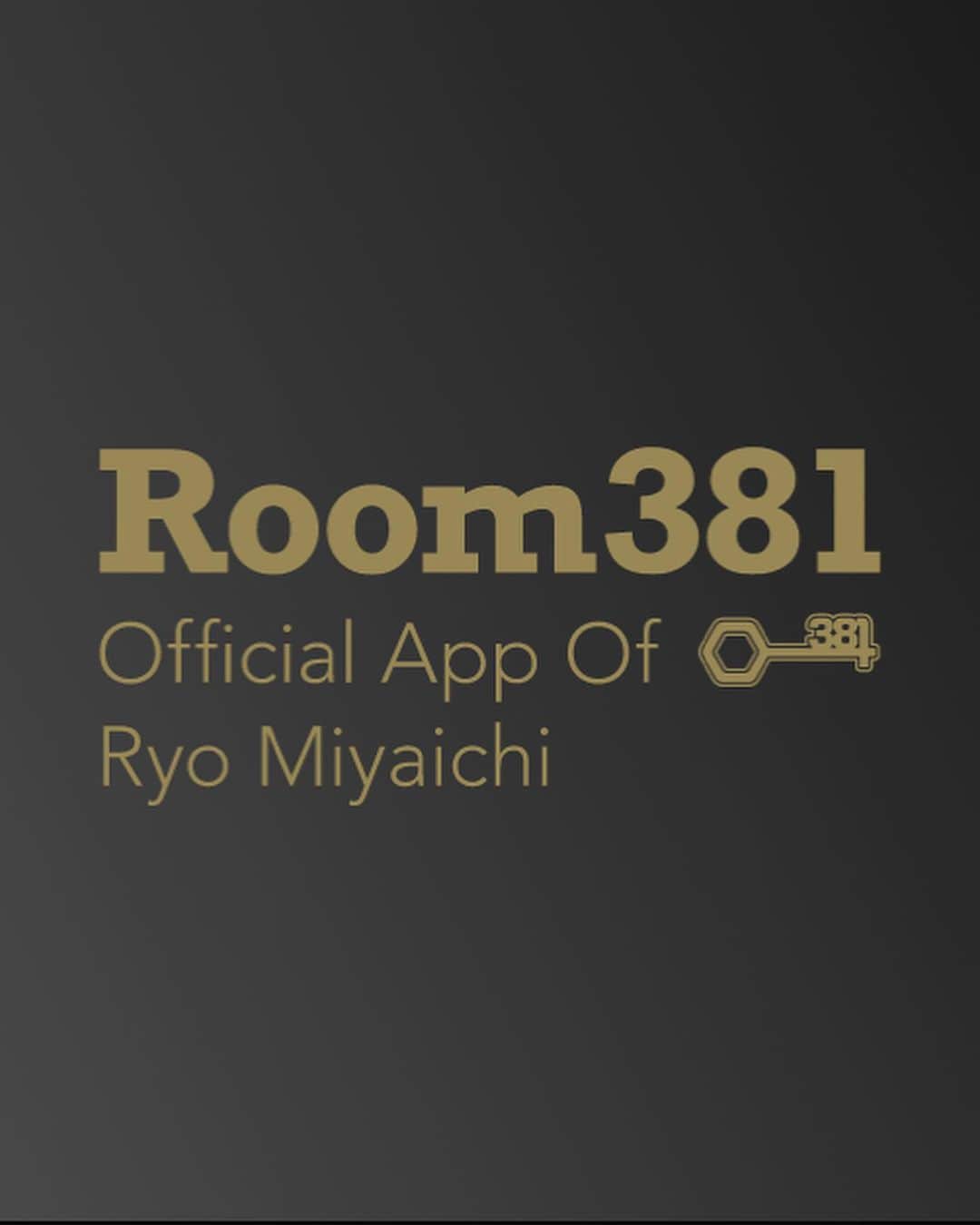 宮市亮のインスタグラム：「ラインライブの配信終了に伴い「Room381」 のお引越しの準備をしておりましたが、この度正式にお引越し完了しました😆前回からルームメイトの方々お待たせしました🙇‍♂️笑 今回、新たにルームメイトになって下さる方も大歓迎です❗️ このアプリのプレミアム会員の皆様向けに、ライブ配信、ブログ、動画視聴など様々なコンテンツをお届けしたいと思います！ 皆さんとルームメイトになれる事楽しみにしています！  会員登録はこちらからお願い致します。 https://subscription.app.c-rayon.com/app/room381  昨日Twitterも開設しましたのでそちらもフォローして頂けると嬉しいです❗️ （リンクはインスタグラムの紹介のところから飛んでみてください） #Room381」