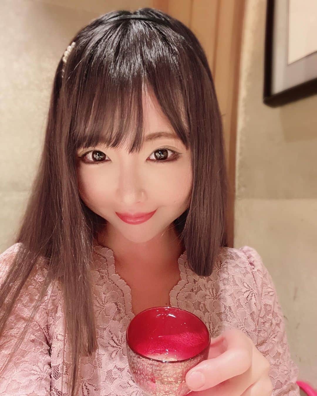 坂地久美のインスタグラム：「美味しいお鮨いっぱい食べた時の📸🍣🥰  今日は、麒麟日って言う数少ない吉日なんだって🌟  麒麟さんにお願い事すると良い日らしい✨  叶うと良いな💖  🌈みんなもハッピーになりますよぅに🌈  #お鮨 #sushi #japanesesushi #鮨匠齋藤 #日本酒🍶 #日本酒女子 #グルメ女子 #麒麟 #お願い事叶いますように」