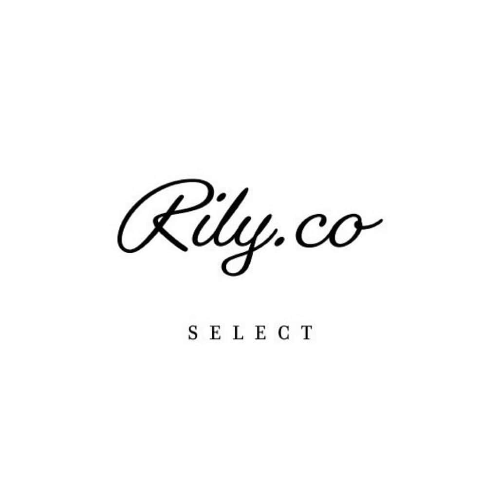 雨宮凜々子のインスタグラム：「【ご報告】 この度、自身初のアパレルブランド Rily.co (@rily.co.muje )を立ち上げることになりました。  トレンド、質、スタイリッシュさにこだわり、どんな方でも着ていただくだけで自信が溢れるようなお洋服を取り揃えております。  ファッション業界進出の第一歩ということで、今回はセレクトショップという形で、皆さんの生活をより一層美しく楽しいものにできるよう、頑張ってまいります💪  #rilyco #selectshop #セレクトショップ #アパレル #fashion #ファッション #ootd #comingsoon #new #instagood #muje #outfit #韓国 #韓国っぽコーデ #韓国ファッション #個性派ファッション #レディースファッション」