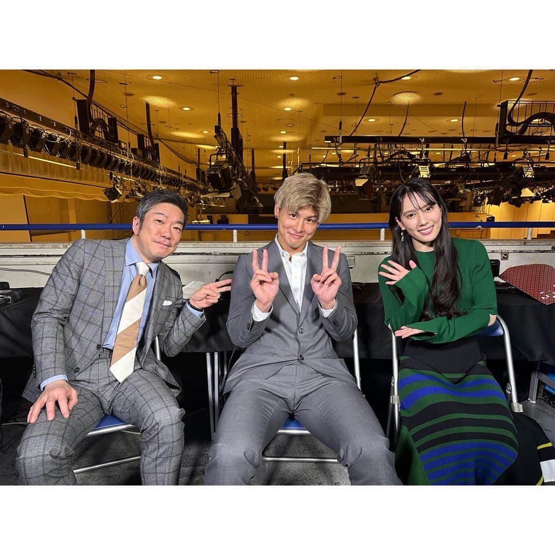 山本千尋のインスタグラム：「ABEMAボクシングチャンネルにて 「LIFETIME BOXING FIGHTS 13」ゲストとして参加させて頂きました。 まずは選手の皆様、関係者の皆様、お疲れ様でした。ゆっくり身体を休めて、美味しいご飯を食べて下さい🍚 そして実況の市川勝也さん、解説の木村吉光選手、楽しい時間をありがとうございました。 さらにボクシングが大好きになっていく。 スタッフの皆様とボクシングトークをしている時、本当に楽しいんです😌 私も練習、勉強に励まねば！  #ABEMA #BOXING #ボクシング #素晴らしい試合に感謝  #衣装 #肘のところ #破れてない #穴開いてない #コメント読んだんだからぁああ #すごい笑ったよ  #山本千尋 #yamamoto #chihiro」