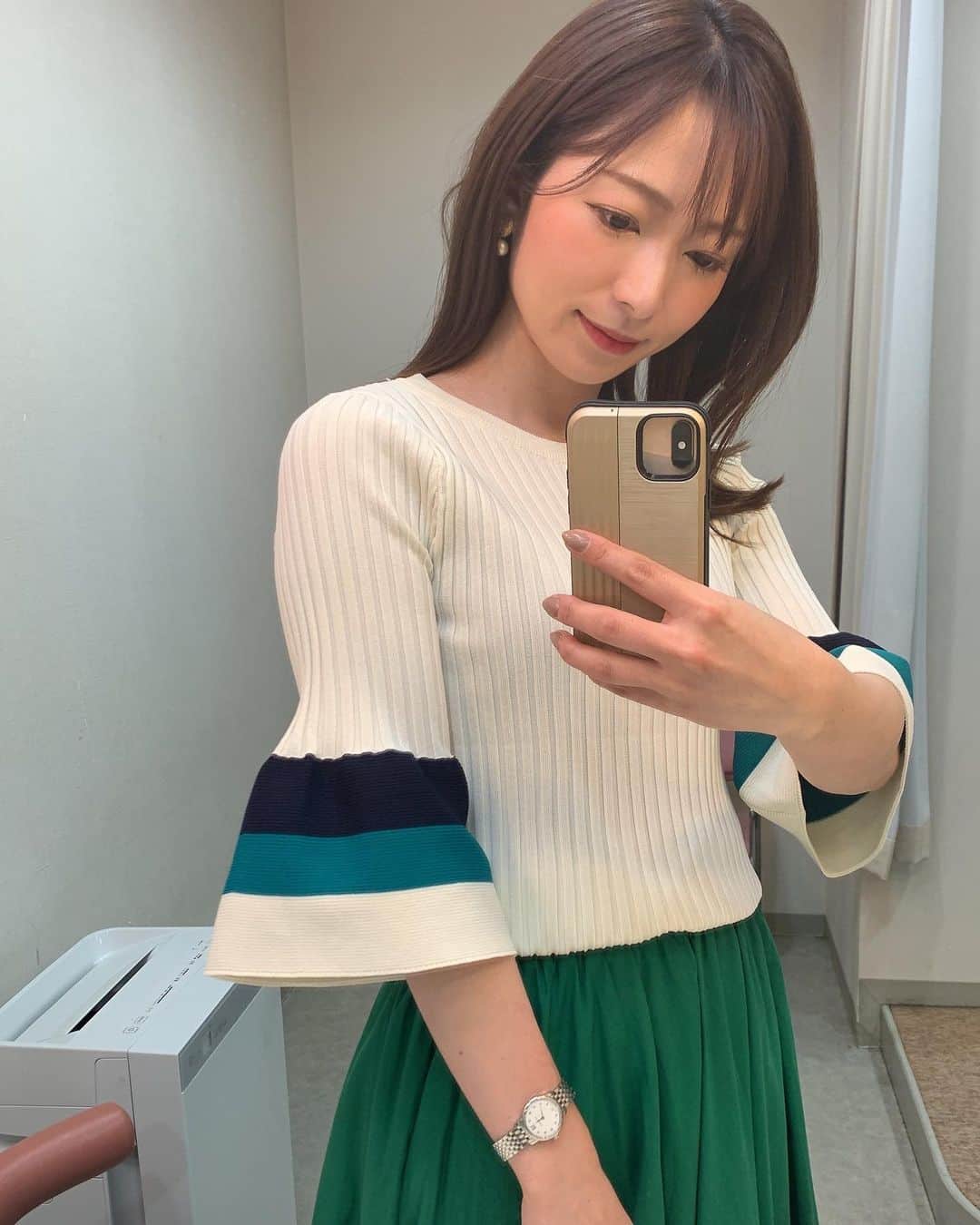 速水里彩さんのインスタグラム写真 - (速水里彩Instagram)「ぽわんとした袖が可愛かった🌿  #衣装 #東海テレビスイッチ」3月30日 20時18分 - hayami.risa