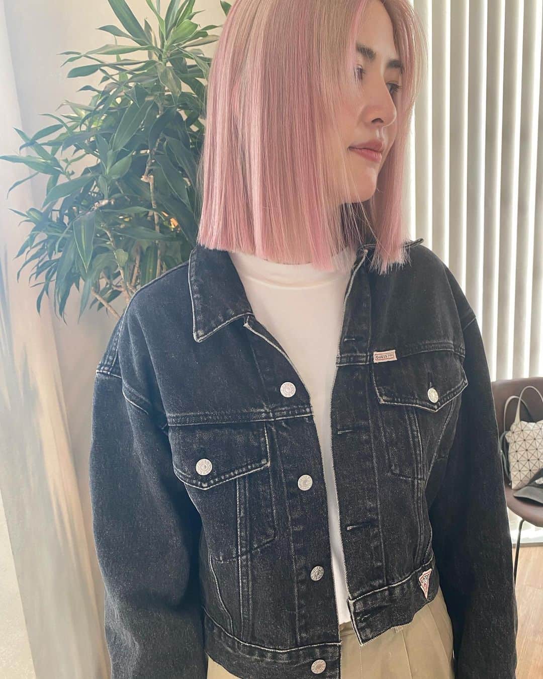 MORIZO カラースペシャリストのインスタグラム：「淡いpinkと透き通るbeige のmix.. ニュアンスな色みの合わせなので奇抜になりすぎずチャレンジしやすいですよ☺︎ 退色後はブロンドになるように🕊」