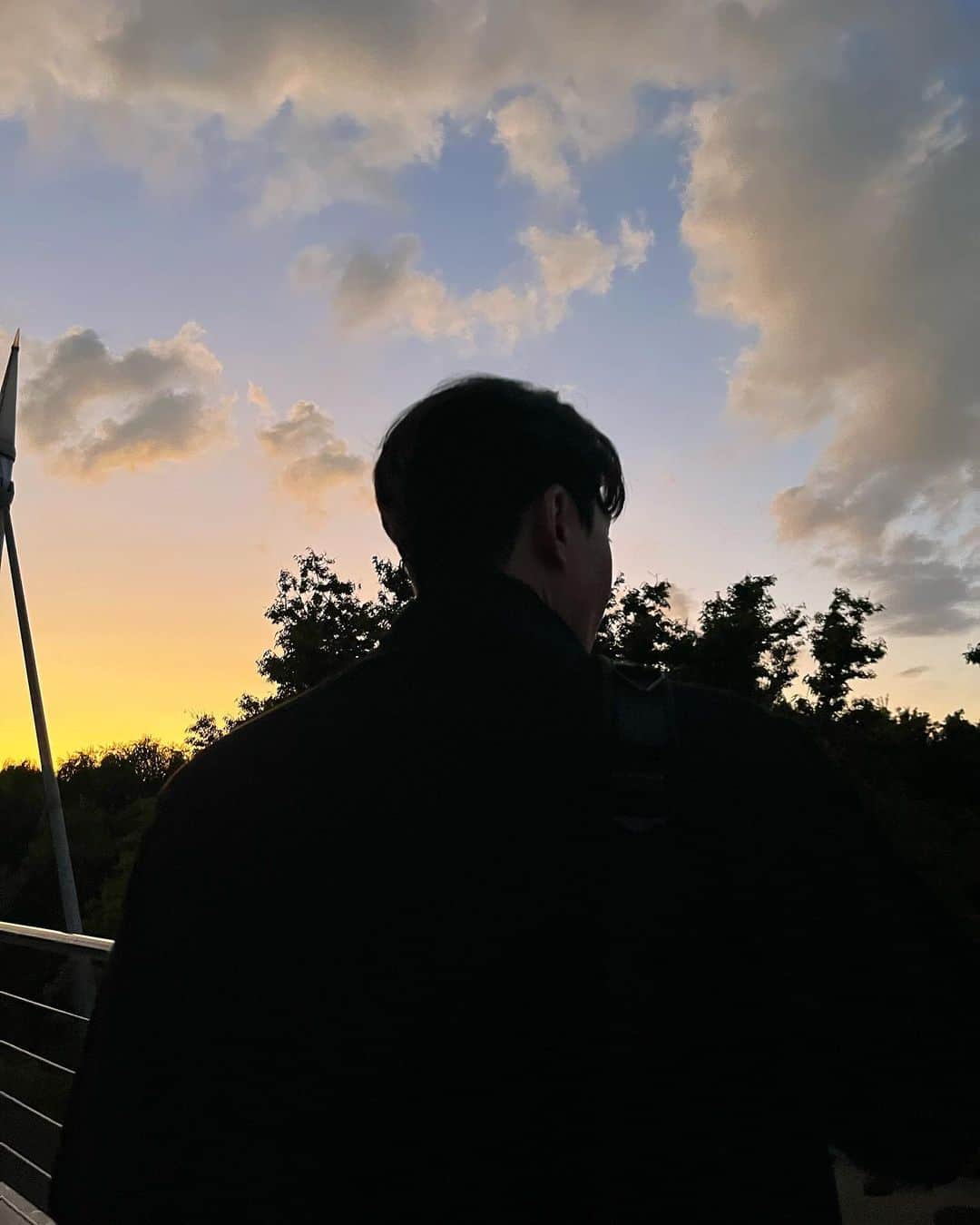 ペク・ミニョンのインスタグラム：「Look back🌅」