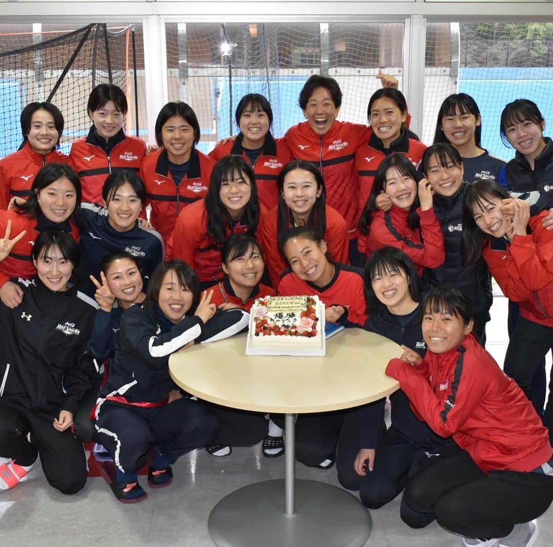 浅井悠由さんのインスタグラム写真 - (浅井悠由Instagram)「" こうやって応援してくれる人を 大事にして、感謝して、頑張ろうー💪❤️  #newteam #team #thanks #cake #surprise #感謝」3月30日 20時21分 - youasai4