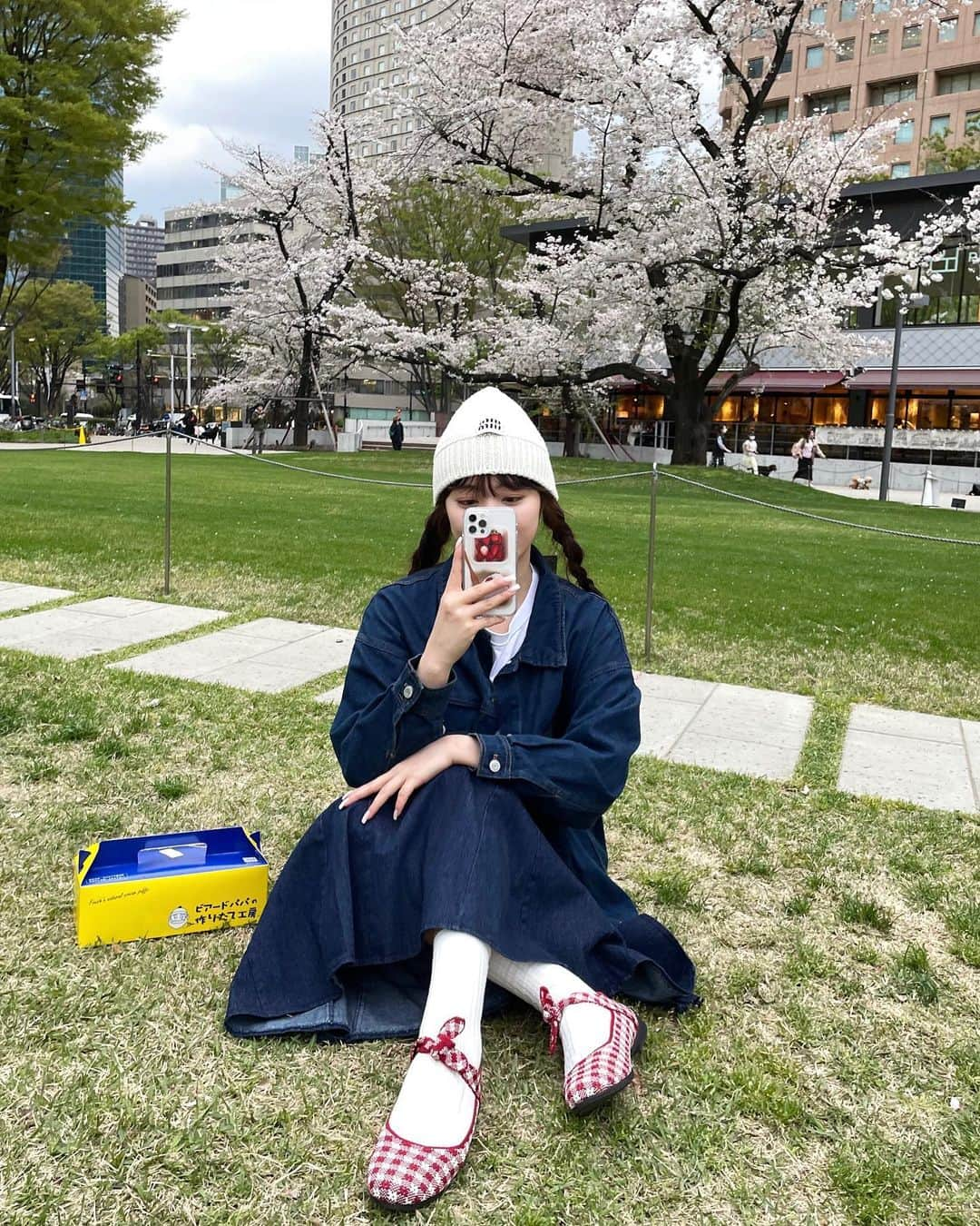 河﨑莉奈さんのインスタグラム写真 - (河﨑莉奈Instagram)「桜見てきた🌸🍒🍓  何枚目がいいか迷った結果 撮った順にそのまま10枚載せました☺️✌🏻」3月30日 20時24分 - rinya5588