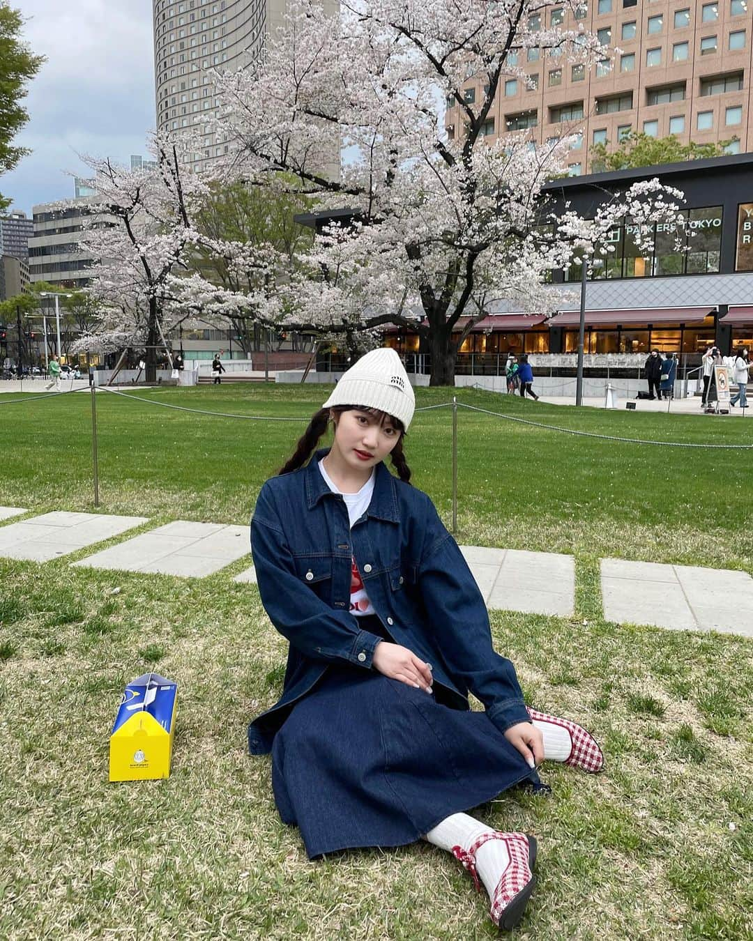 河﨑莉奈さんのインスタグラム写真 - (河﨑莉奈Instagram)「桜見てきた🌸🍒🍓  何枚目がいいか迷った結果 撮った順にそのまま10枚載せました☺️✌🏻」3月30日 20時24分 - rinya5588