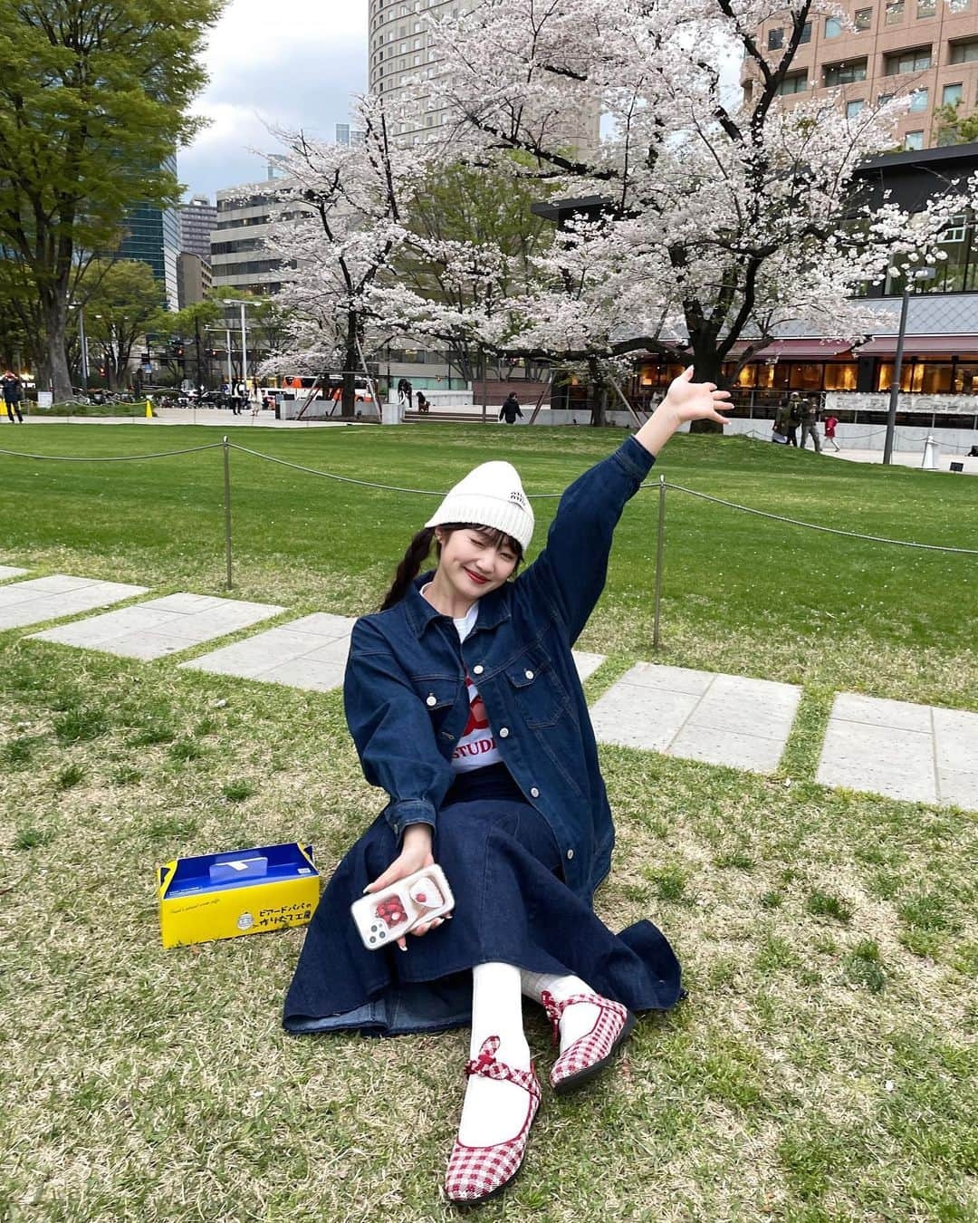 河﨑莉奈さんのインスタグラム写真 - (河﨑莉奈Instagram)「桜見てきた🌸🍒🍓  何枚目がいいか迷った結果 撮った順にそのまま10枚載せました☺️✌🏻」3月30日 20時24分 - rinya5588