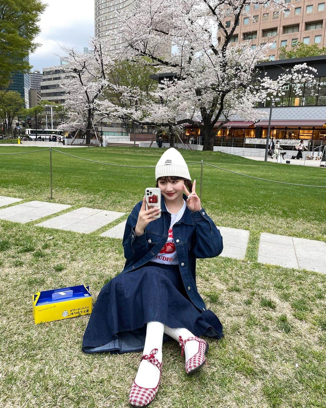 河﨑莉奈さんのインスタグラム写真 - (河﨑莉奈Instagram)「桜見てきた🌸🍒🍓  何枚目がいいか迷った結果 撮った順にそのまま10枚載せました☺️✌🏻」3月30日 20時24分 - rinya5588