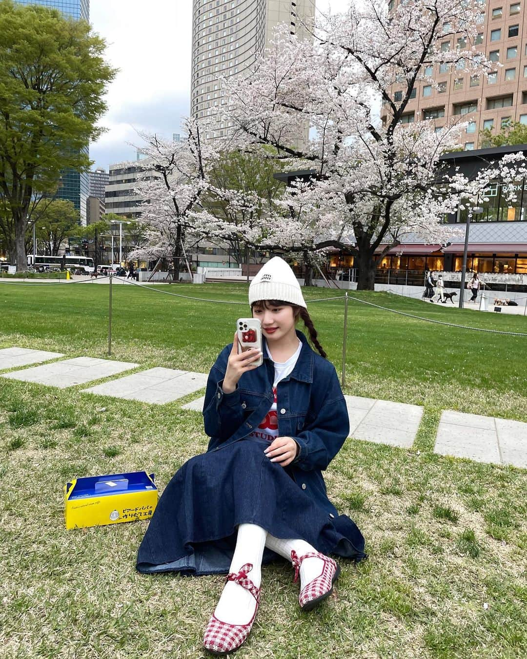 河﨑莉奈さんのインスタグラム写真 - (河﨑莉奈Instagram)「桜見てきた🌸🍒🍓  何枚目がいいか迷った結果 撮った順にそのまま10枚載せました☺️✌🏻」3月30日 20時24分 - rinya5588