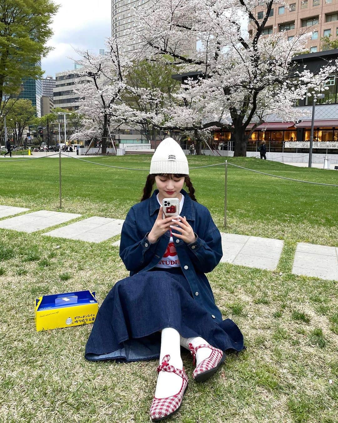 河﨑莉奈さんのインスタグラム写真 - (河﨑莉奈Instagram)「桜見てきた🌸🍒🍓  何枚目がいいか迷った結果 撮った順にそのまま10枚載せました☺️✌🏻」3月30日 20時24分 - rinya5588