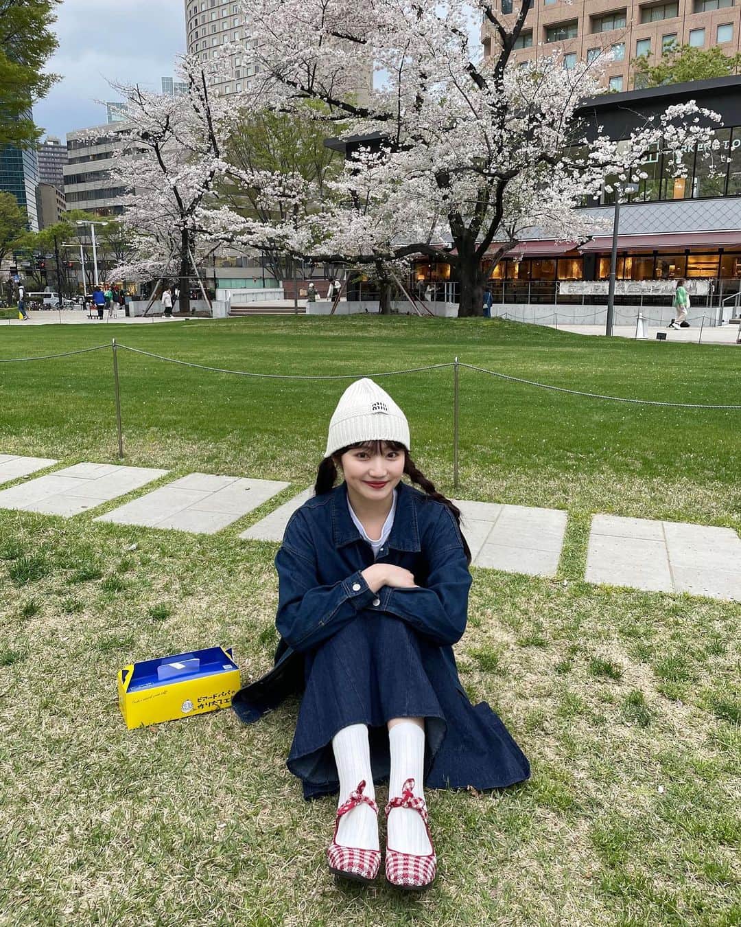 のインスタグラム：「桜見てきた🌸🍒🍓  何枚目がいいか迷った結果 撮った順にそのまま10枚載せました☺️✌🏻」