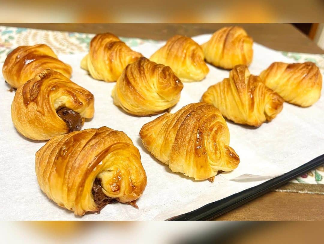 八代みなせのインスタグラム：「🥐🐨🥣 ⁡ #クロワッサン  #croissant  #🥐  #パン作り初心者  #パン作り  #breadmaking  #さくさく #もちふわ」