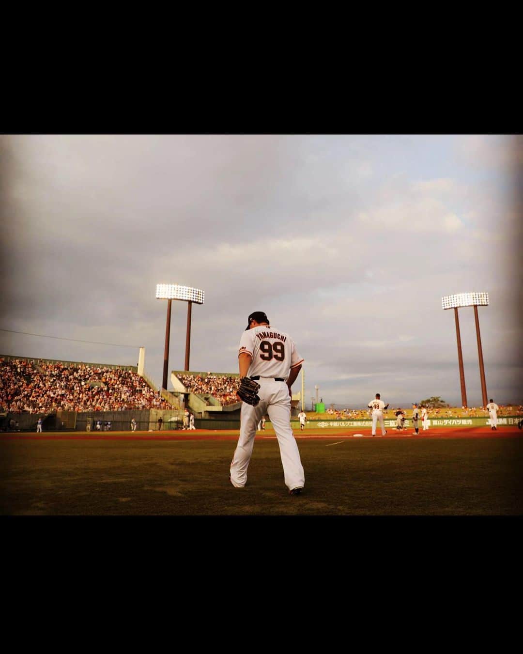 加織のインスタグラム：「.  Thank you for your hard work for 17 years⚾️🤍  I will never forget what you have done for family!  Thank you from the bottom of my heart.  thank you🤍  And I wish you all the best in your future life!!  I love you🤍🤍🤍  @shun.yamaguchi_official」