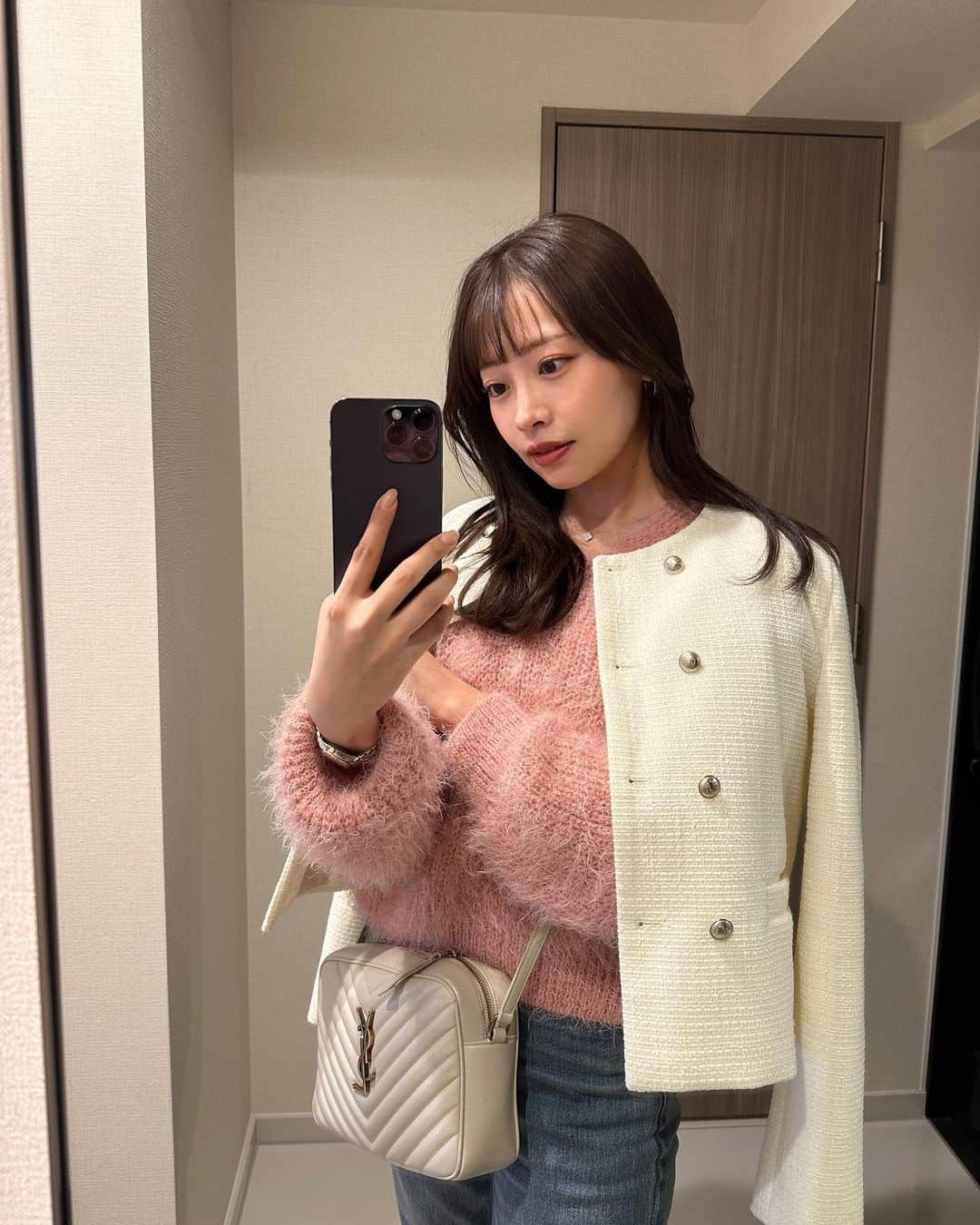 高木由梨奈のインスタグラム：「韓国で買ったジャケット愛用しすぎてる😚🫶 購入品紹介の動画でも紹介してるけど¥10000くらいだった💭  いい買い物した〜🛍  #骨格ストレート #春コーデ #骨ストコーデ #今日のコーデ」