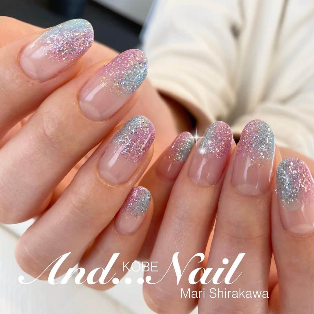 白川麻里のインスタグラム：「★★★ 春のキラキラネイル✨ . .  #大人ネイル #春ネイル #フレンチネイル #シンプルネイル #spring #ジェルネイル #nails #nailart #美甲 #手繪 #指甲 #凝膠 #네일스타그램 #네일아티스트 #네일리스트 #네일아트 #네일 #beauty #instagood #kawaii #japanesenails #instanails #パラジェル #paragel #自爪育成 #美爪」