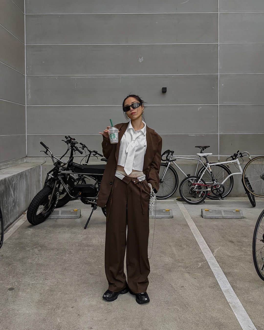 宮川由衣子さんのインスタグラム写真 - (宮川由衣子Instagram)「. ジャケットのsetupって アルソックみたいだって思うんだ🤔 だって困った時は頼るでしょ？ すぐ頼るでしょ？ そんな感じで困った時のsetup💟 ホームセキュリティーのsetup🫶 #どさくさに紛れてそれは絶対に違う  . #fashion #outfit #ootd #aclent #setup」3月30日 20時40分 - yuiko_miyagawa