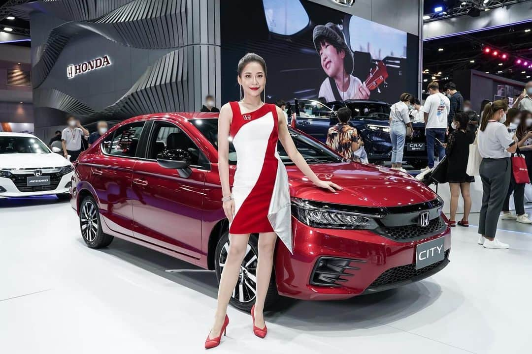 EnjoyHondaThailandさんのインスタグラム写真 - (EnjoyHondaThailandInstagram)「แรง เร้าใจ ขุมพลัง VTEC TURBO 122 แรงม้าใน The City Turbo อัตราประหยัดน้ำมันสูงถึง 23.8 กม./ลิตร**  ข้อเสนอพิเศษ! ดอกเบี้ย 0%* รับเพิ่ม! บัตรเติมน้ำมันมูลค่า 5,000 บาท*�เมื่อจองตั้งแต่ 1 ก.พ. 66 - 2 เม.ย. 66 และรับรถตั้งแต่ 1 ก.พ. 66 - 30 เม.ย. 66  รับข้อเสนอพิเศษ คลิก Bio  สัมผัสตัวจริงได้ในงาน Motor Show 2023 ที่ บูทฮอนด้า (A9) อาคารชาเลนเจอร์ ฮอลล์ 2 อิมแพ็ค เมืองทองธานี ตั้งแต่วันที่ 22 มี.ค. 66 - 2 เม.ย. 66  -------------------- พิเศษ! สำหรับผู้เข้าชมบูท Honda ในงาน Motor Show 2023 เพียงลงทะเบียนผ่าน LINE ที่บูท Honda รับฟรี! ของที่ระลึกมูลค่า 150 บาท* ตั้งแต่วันที่ 22 มี.ค. 66 - 2 เม.ย. 66  Add Line id : @honda-thailand --------------------  *เงื่อนไขเป็นไปตามที่บริษัทฯ กำหนด ** ทดสอบตามมาตรฐาน UN R101 ในห้องปฏิบัติการ (อัตราการประหยัดน้ำมันขึ้นอยู่กับสภาพถนนและพฤติกรรมการขับขี่ของแต่ละบุคคล)  #HondaThailand #MotorShow2023 #TheCityTurbo」3月30日 21時02分 - hondathailand