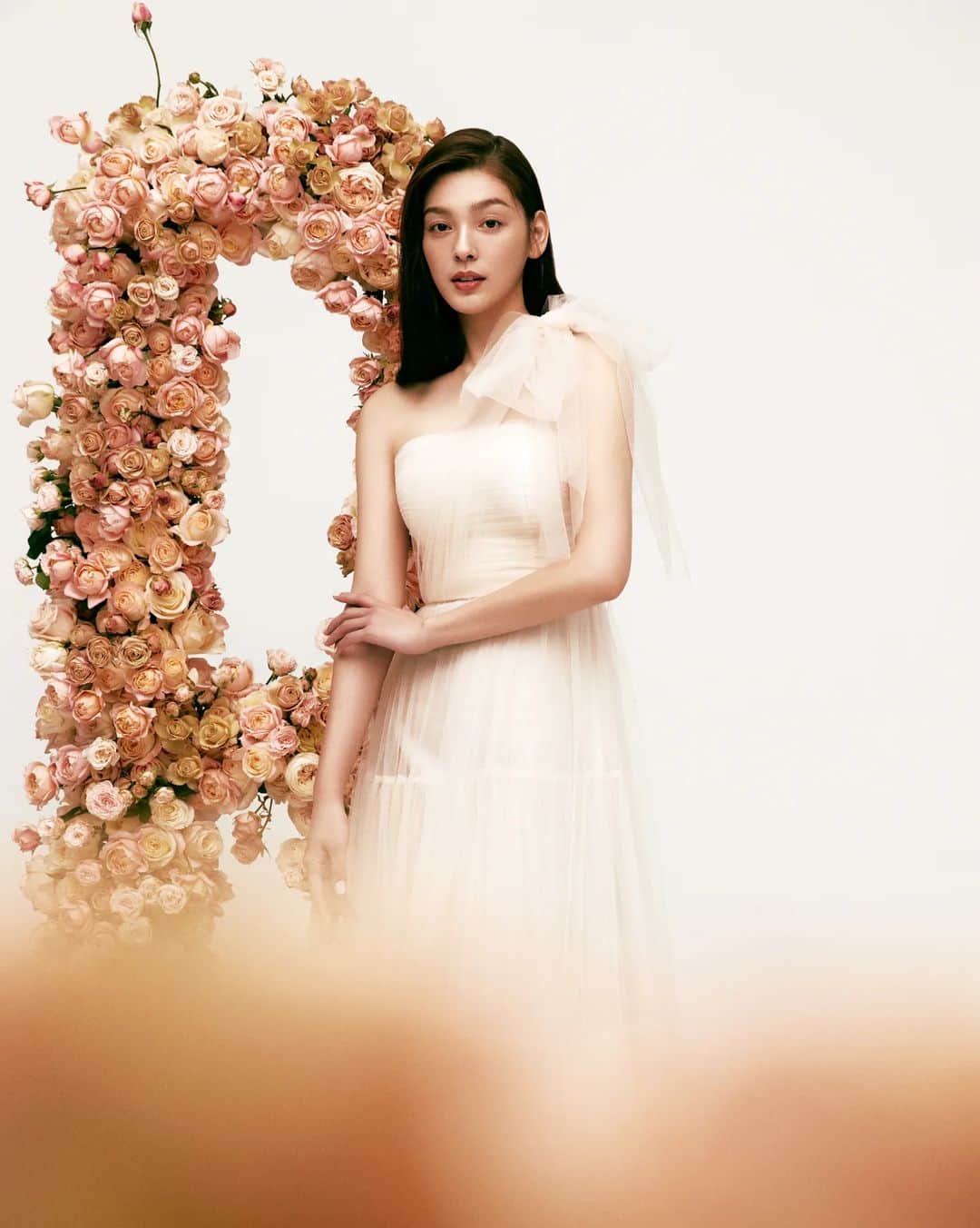 永井麻央のインスタグラム：「. 예쁜 드레스와 예쁜 꽃과 함께...👗🌸 綺麗なドレスと綺麗なお花と一緒に💓 . @reehue_official #리휴 #reehue」