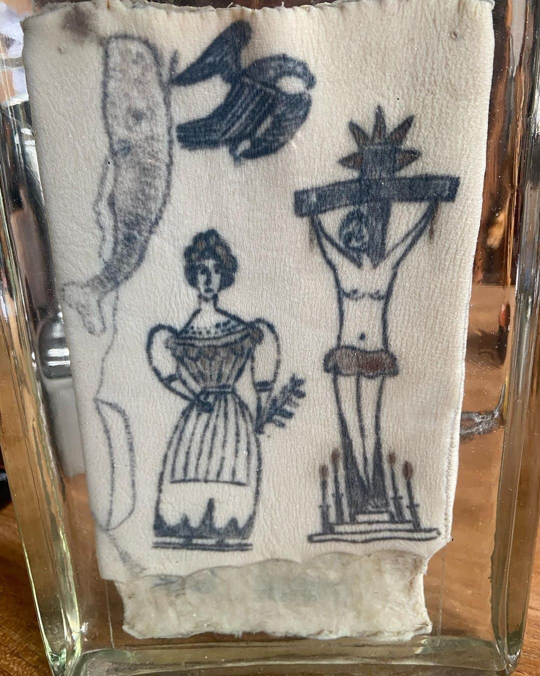 アムステルダム・タトゥー・ミュージアムのインスタグラム：「Human skin 1850 #bistonwhailer#whailing#walvisvaart#willembarendz#spearmwhale#potvis#usatattoohistory#balijnen#americzz as ni」