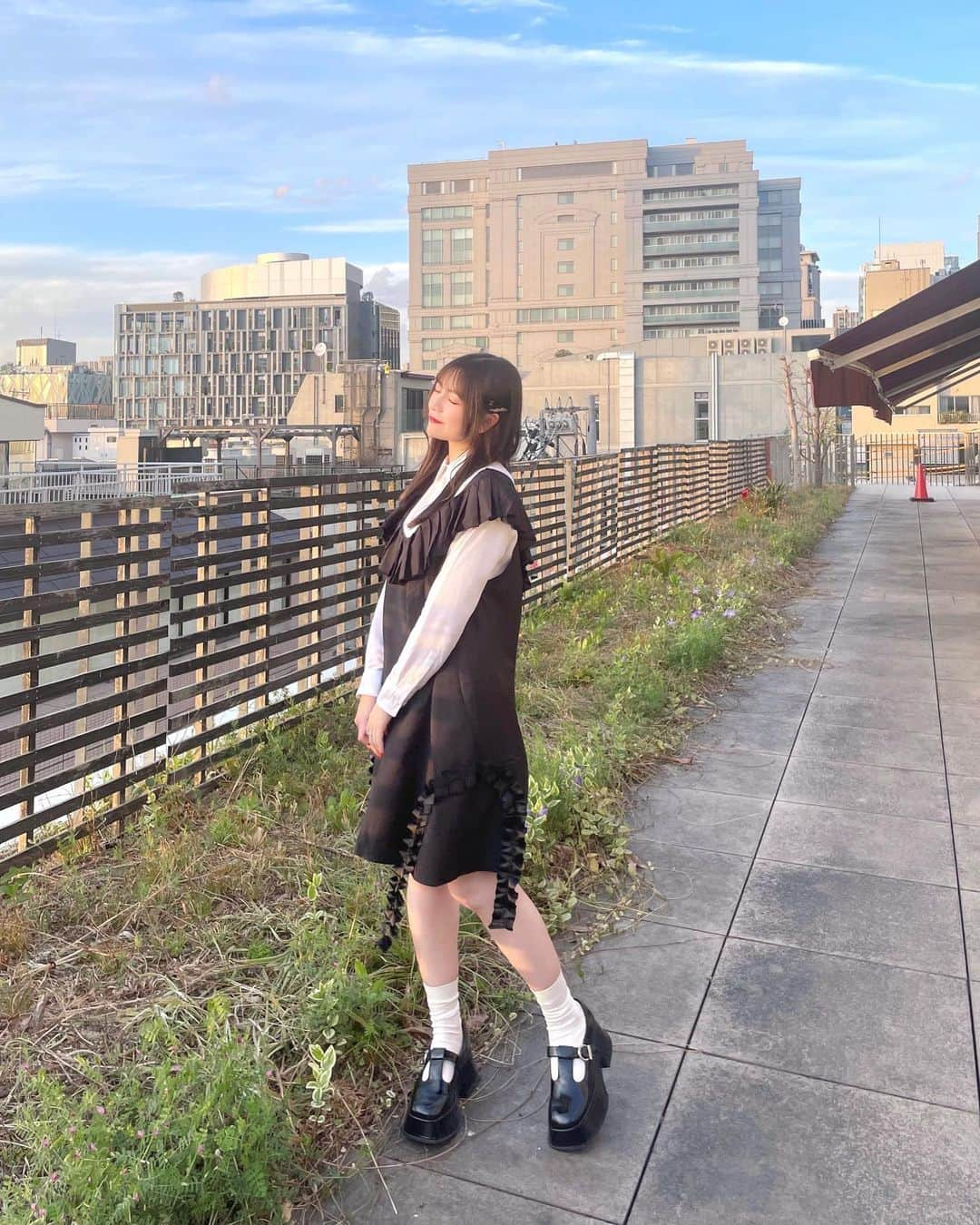 廣川奈々聖さんのインスタグラム写真 - (廣川奈々聖Instagram)「夕日が綺麗だった日 ^.ˬ.^❤︎ 🩰 ⁡ 今月もまつげ整えてもらいました♡ @une_fleur_seira  ⁡ ⁡ お気に入りコーデ 4枚目にタグ付けしてるよ～☁️🪄︎︎ ⁡ ⁡ ⁡ ⁡ #ななせのふく #heenieheenie #モノトーンコーデ  #私服」3月30日 21時00分 - nanaseven7_u_u