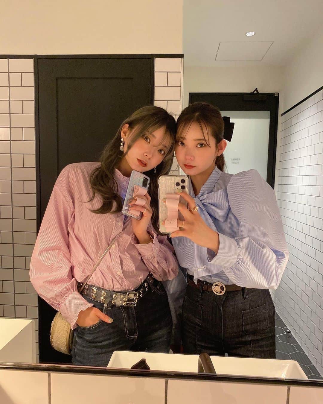 mimのインスタグラム：「実はmamちゃんとお揃いのケースにしまして…💗(離れてても一緒にいる気持ちになれるし) 2人でどれにするー？って写真送り合いながら決めたんだけど、CASEPLAY( @caseplay_jp )で展開してるLANVIN en Bleuのリボンケースにしたよ〜🙋‍♀️ 可愛らしい見た目でスマホスタンドにもスマホリングにもなる優れ物🫶 ピンク、気分上がる🌸  クーポンコードも発行してもらったので、mimmamとお揃いにしよ〜☺️ 👇 1000円OFFクーポンコード「gf230320mim」 有効期限 は23/4/30までだよ〜  #PR#caseplay #lanvinenbleu #iphone#スマホケース」