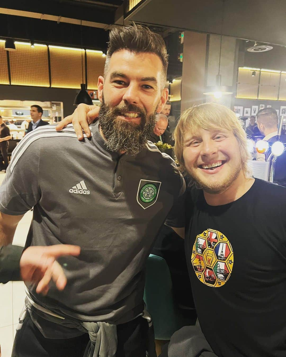 ジョー・レドリーさんのインスタグラム写真 - (ジョー・レドリーInstagram)「Was bloody lovely to be back on the pitch and see some familiar faces 🍀thank you to @celticfcfoundation @celticfc for organising this fantastic event and raising money for charity too」3月30日 21時11分 - joe16led