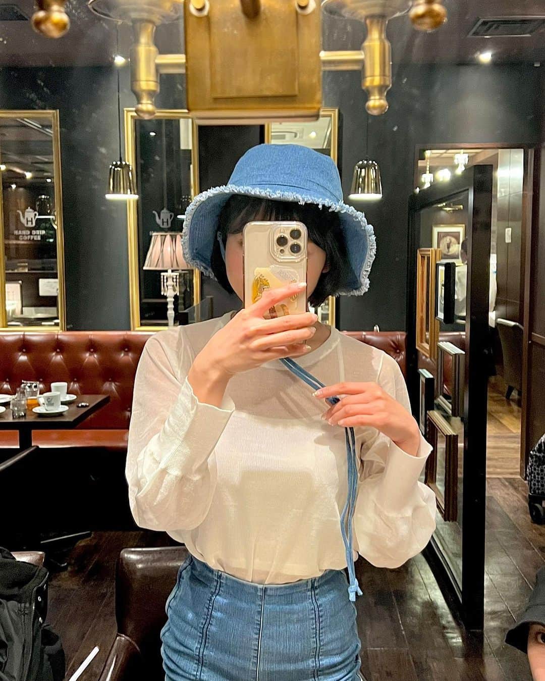 近藤美月のインスタグラム：「GUの新作、フリンジサファリハット👒が 可愛すぎて購入してしまった😮‍💨🤍💙 ⁡ 首に紐が付いてるから、風強い日でも被れるし 毎日のように愛用中🫧🥹 ⁡ TikTok載せたら質問いっぱい来た帽子だよ♡♡ ⁡ ⁡ ⁡ ⁡ #gu #ジーユー #gu購入品 #gu購入品レポ #ジーユー新作 #プチプラコーデ #韓国風コーデ #カジュアルコーデ #サファリハット #フリンジハット #guハット #guアイテム #gu着回し #1週間コーデ #モテコーディネート #デニムコーデ」