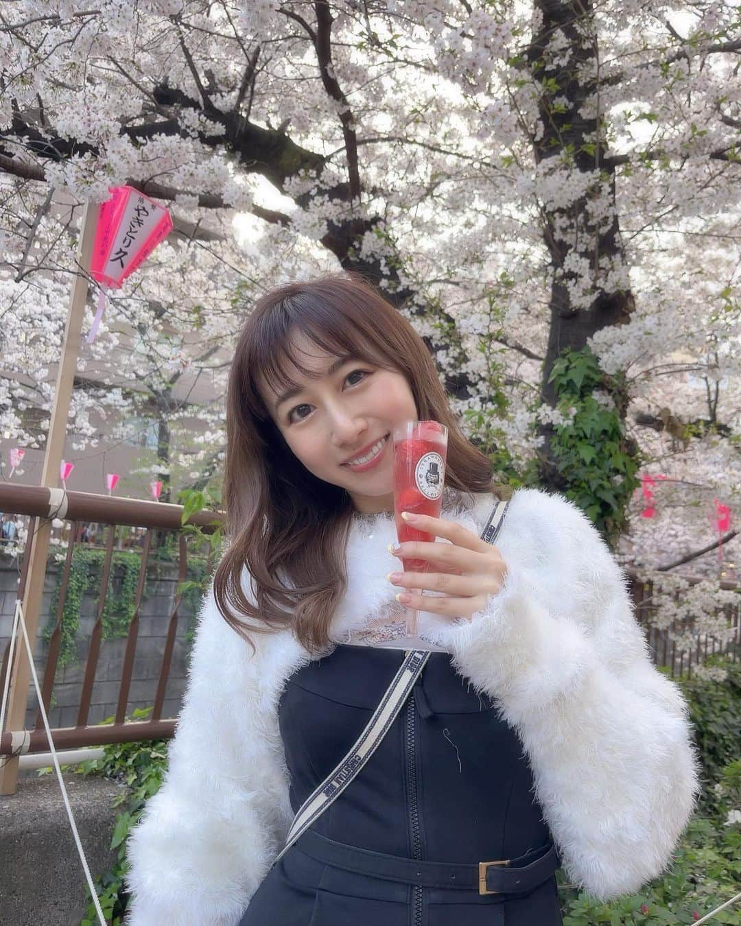 足立華のインスタグラム：「バン回避！！！  桜井と桜🌸  #グラビア #インスタグラビア  #gravure #model #instalove  #instagood #instagram #ootd #followforfollowback #f4f #japanesegirl #japan #photo #东京 #ビジョビ #photography #cosplay #cosplayer #モデル #粉我 #Japan #日本女孩 #韓国 #フェチ #맞팔  #맞팔 #内衣 #followｍe #followersaktifmurah」