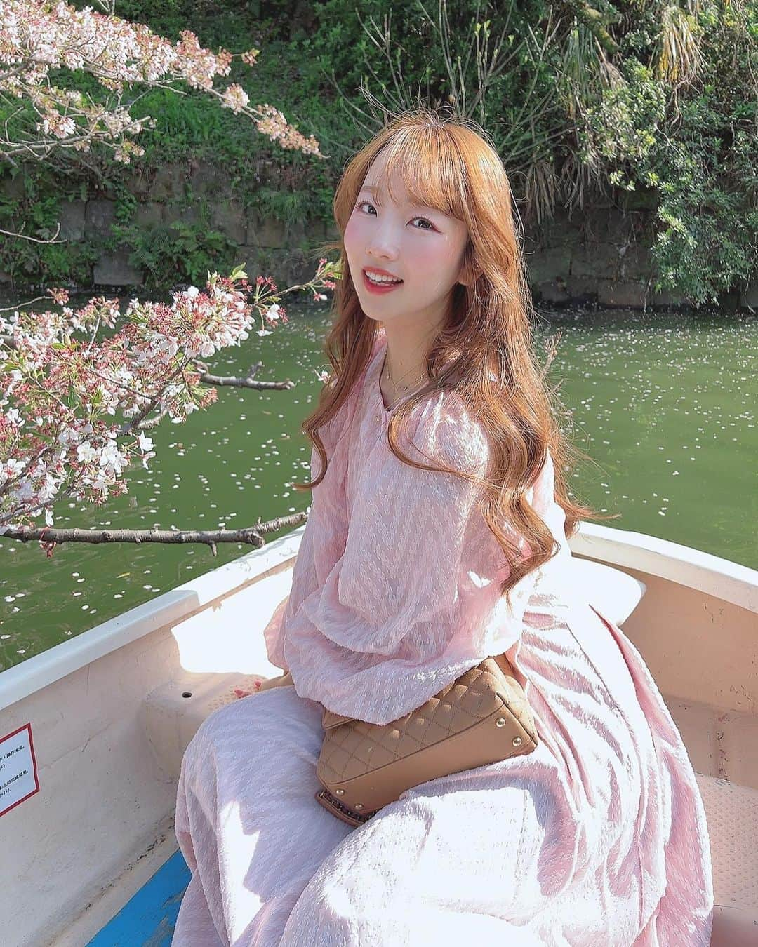 𝐇𝐈𝐍𝐀𝐊𝐎さんのインスタグラム写真 - (𝐇𝐈𝐍𝐀𝐊𝐎Instagram)「毎年の楽しみ千鳥ヶ淵！🚣‍♀️ 満開を過ぎて散り始め😣 舞ってる桜も綺麗すぎた🌸  #千鳥ヶ淵 #千鳥ヶ淵ボート  #千鳥ヶ淵の桜 #お花見」3月30日 21時19分 - loveis_tokyo