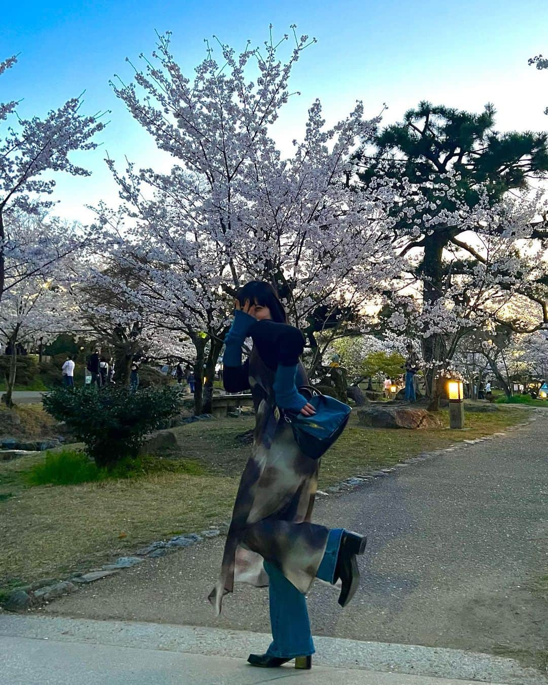 林さんさんのインスタグラム写真 - (林さんInstagram)「時の流れと空の色に何も望みはしないように」3月30日 21時12分 - hayashisan1215