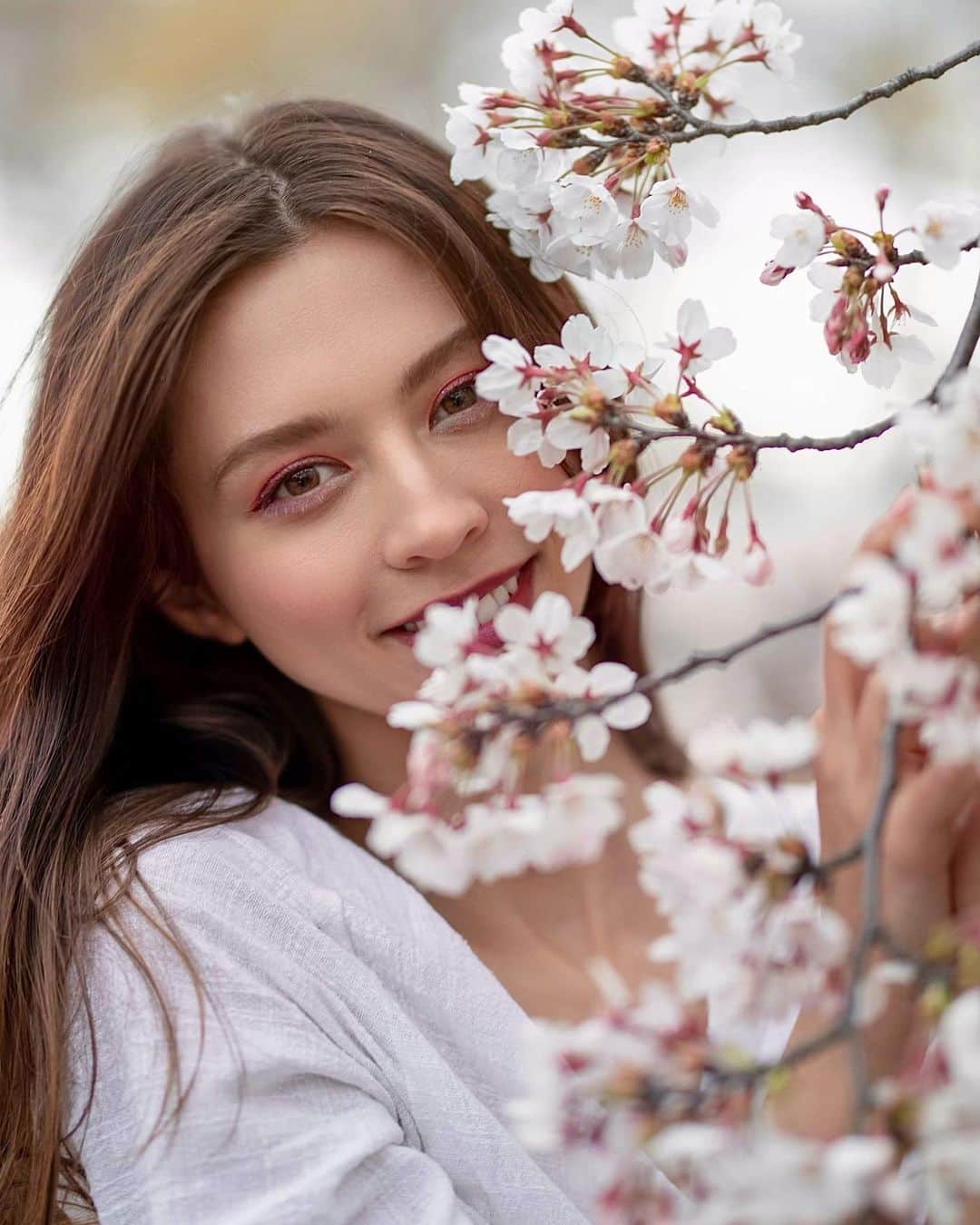 ALEXAさんのインスタグラム写真 - (ALEXAInstagram)「did u know that cherry blossoms are edible? 🌸😏」3月30日 21時17分 - alexa_luczak