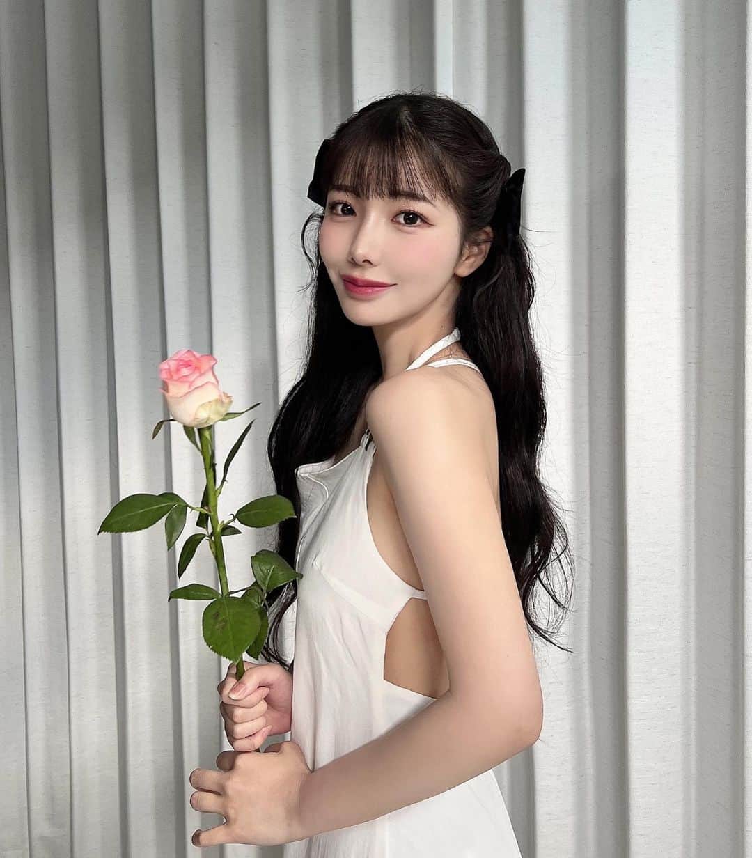 えみ姉のインスタグラム：「ㅤ 宣材写真再撮影してきた♡♡♡ ㅤ 一年で見た目変わりすぎて新ビジュで新年度迎るで🌸 ㅤ 念願のいむたんさんメイク〜〜♡♡ ㅤもう大天才...盛れすぎて感動。 ㅤ ㅤえ、オラ、ビジュ良くね？🥲🥲🥲 ㅤ ㅤ ㅤ #春メイク #韓国メイク」