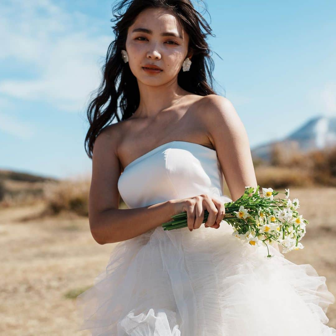 FioreBiancaさんのインスタグラム写真 - (FioreBiancaInstagram)「* @fiorebianca_wedding   Dress No.03-20411  Fiore Bianca Original "Ginevra(ジネーヴラ)"  Earrings  No.07-8885 jennifer behr  special thanks model u.nns  photographer @yasuyuki.higuchi  hairmeke up @megumi_yoshii  flower @studiocyune crew @cyunerie @iida.satoshi @minoru_fukuda   #fiorebianca_wedding #fiorebianca #weddingdress #fiorebiancaoriginal  #オリジナルドレス #フィオーレビアンカ #フィオーレビアンカオリジナル #ドレスショップ #ウエディングドレス #ウェディングドレス #フォトウェディング  #ロケーション撮影 #ウェディング撮影 #前撮り #撮影」3月30日 21時22分 - fiorebianca_wedding