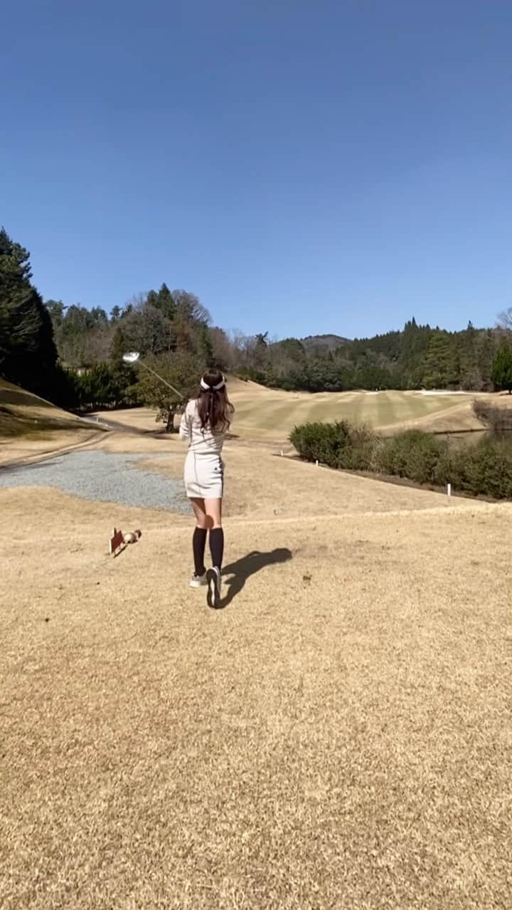 のインスタグラム：「なかなか上達しない🤣🤣 #ゴルフ #ゴルフ女子 #ゴルフスウィング #ゴルフ初心者 #ゴルフコーデ #ゴルフウェア #ゴルフ好きな人と繋がりたい #ゴルフウェアレディース #ゴルフ女子コーデ #ゴルフスイング #adidas #adidasgolf #adidasgirl #golf #golfswing」