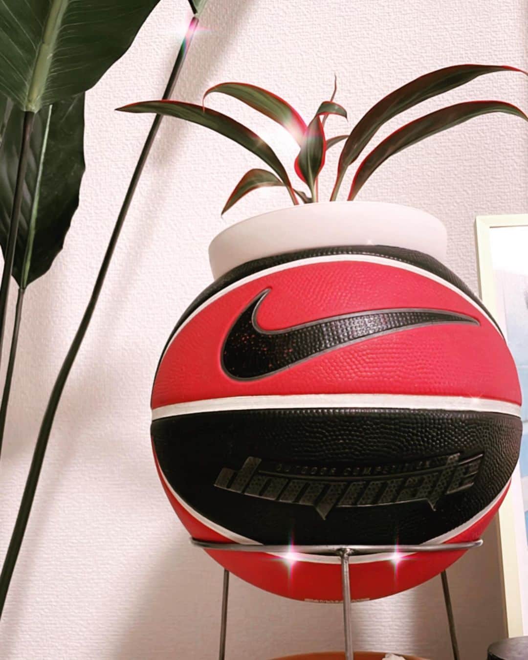 ルナのインスタグラム：「🏀🏀🏀So Cool🏀🏀🏀  使えなくなったバスケットボールをReuse 👏🏼 プレゼントにも最高だね✨  Make it  @soushi.14 💡  Thank u so much🙏 #バスケットボール  #reuse」