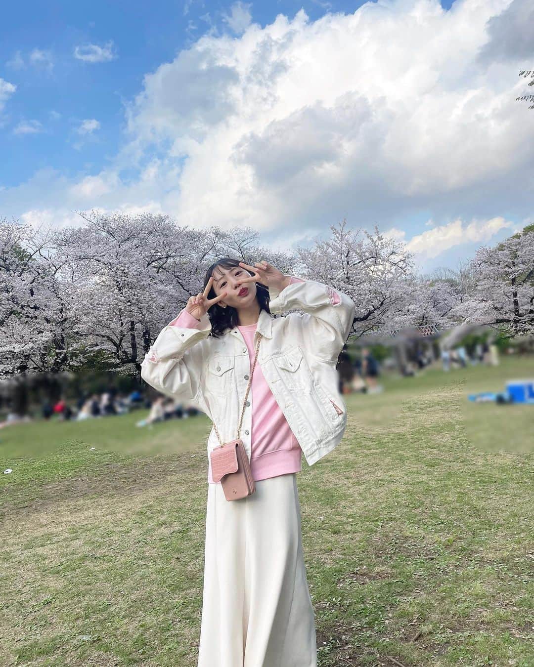 能條愛未さんのインスタグラム写真 - (能條愛未Instagram)「花見🌸 散っちゃう前にたくさん見とかなくちゃっ。  #ぴーーーす」3月30日 21時45分 - noujoami_official