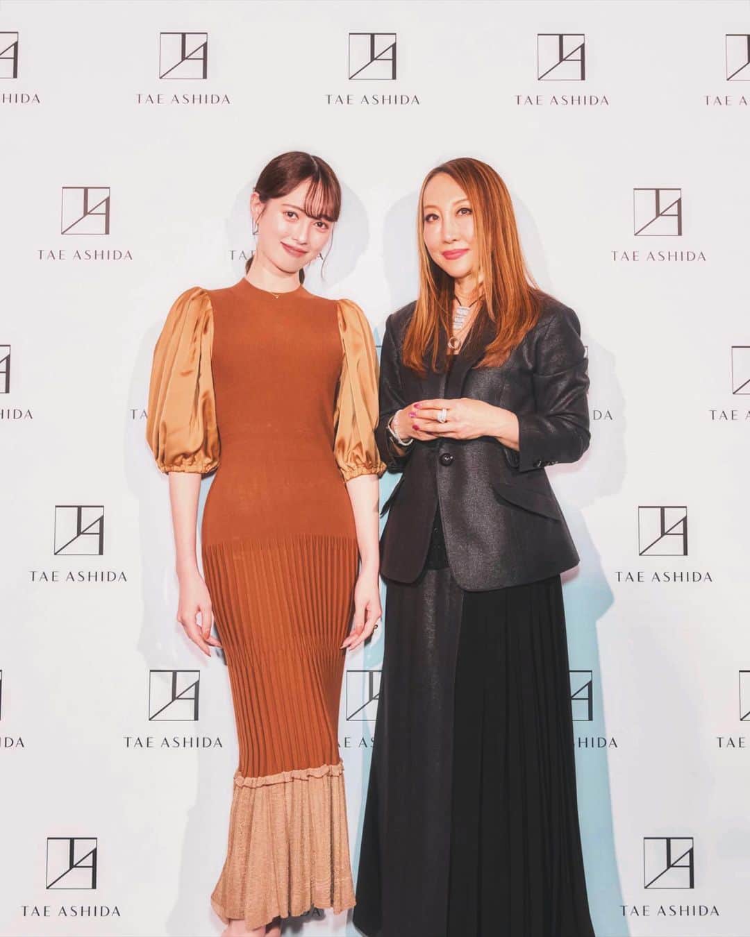 宮内理沙のインスタグラム：「TAE ASHIDA 2023-2024 AW Collection アイテムも演出も素敵過ぎました😭✨  #taeashida  #awcollection」