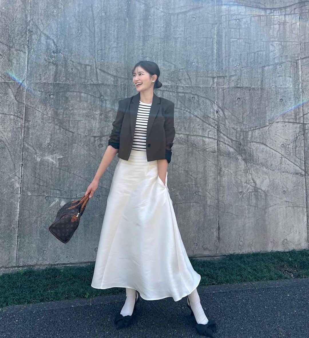 咲和希さんのインスタグラム写真 - (咲和希Instagram)「この間オーダーしたスカートを履いて @mw_tokyo  の受注会へ🤍 今回もとっても素敵で選ぶのが大変でした🥹私はネイビーのブラウスとパンツをSETUPとして着たくて（2枚目）そちらをオーダーしました✨ . #エムダブリュー」3月30日 21時38分 - kazukiy21