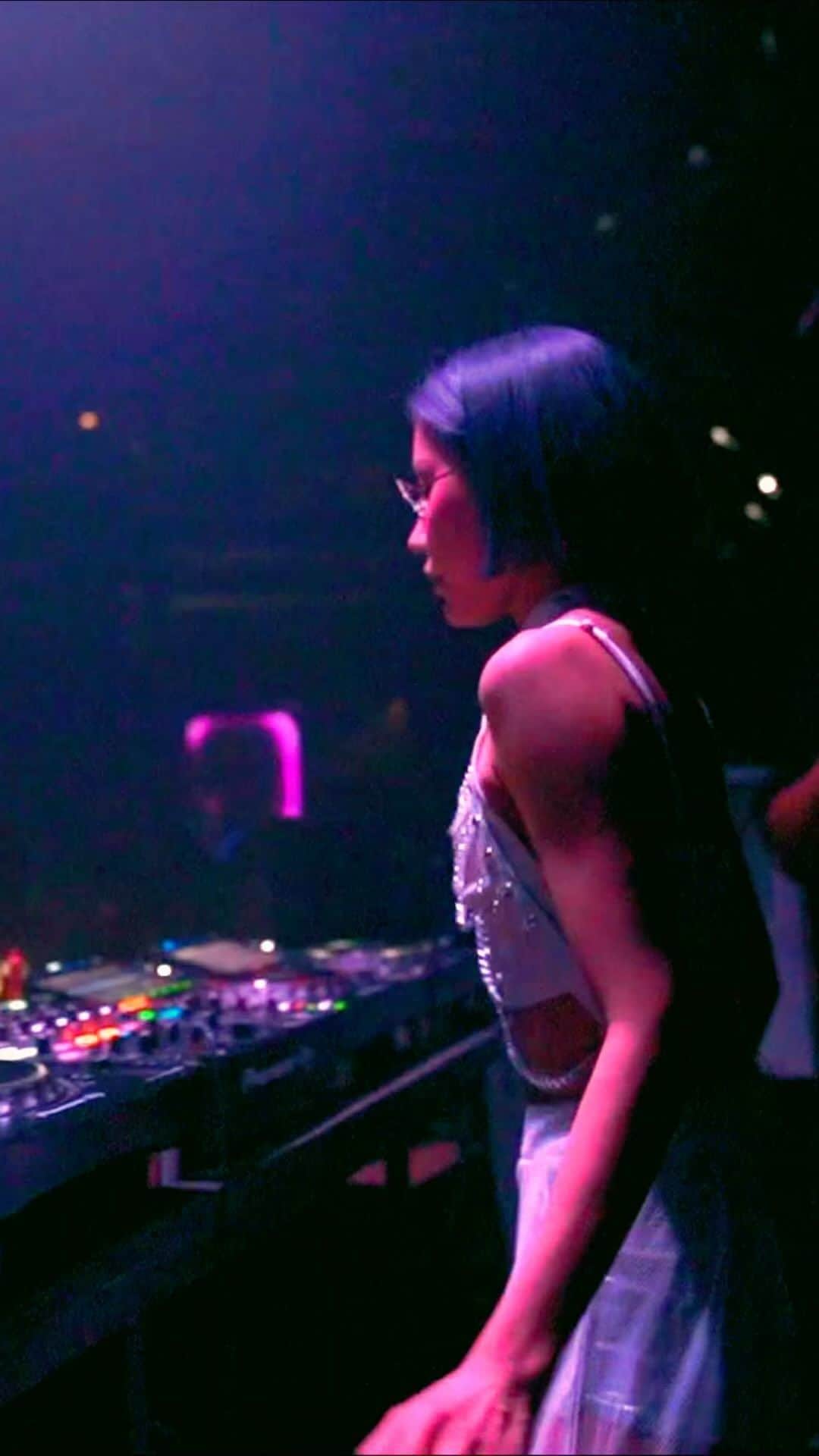 DJLUVのインスタグラム：「I gonna next spin at warp on 4/14(fri) @warp_shinjuku  次のwarpは4/14(fri)だよ⚪️あそびにきてね🤍」