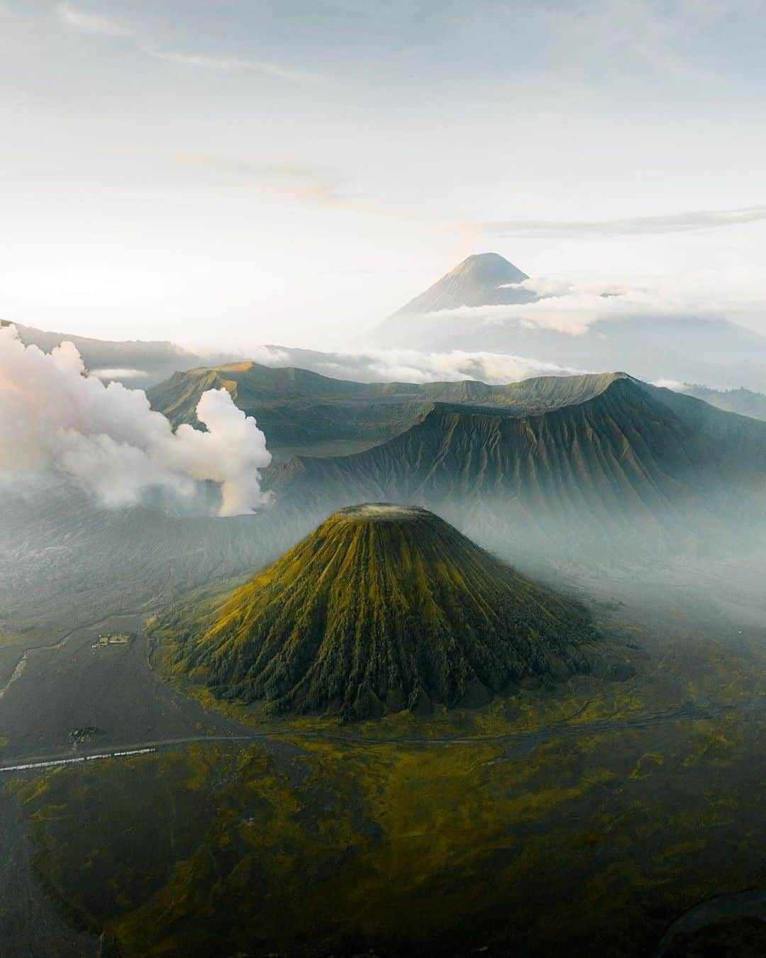 Canon Photographyさんのインスタグラム写真 - (Canon PhotographyInstagram)「Where would be your dream location to travel? Let us know 👇 🌍   Photography by @long.explorer  Curated by @rupertporpora  . . . . . . . #earth #travel #dream #worldtraveler #landscapephotography #roamtheworld #earth #moodytoning #dramaticlandscape #photography #exploretocreate」3月30日 21時44分 - cpcollectives