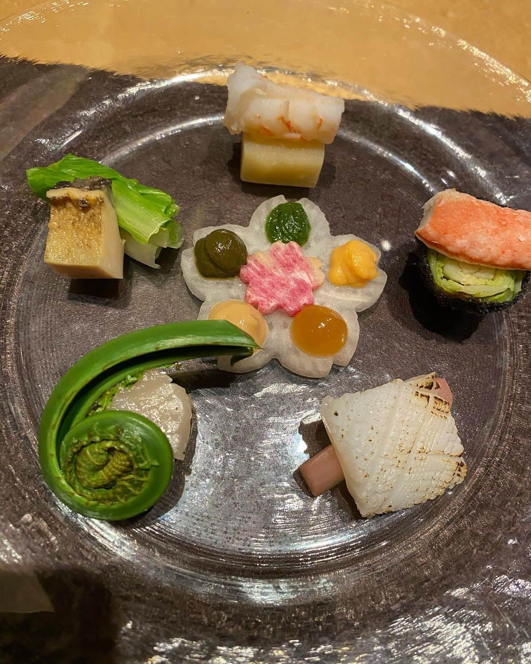 岡田智子さんのインスタグラム写真 - (岡田智子Instagram)「春の🦀 #ご飯日記　#ご飯記録 #蟹　#🦀　#蟹みつ　#グルメ日記」3月30日 21時53分 - okatomo0410